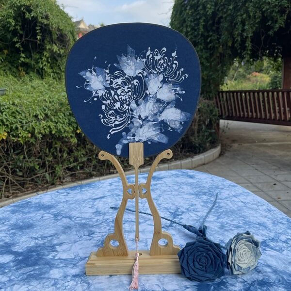 Miao ethnic group batik - decorated fan - Image 2